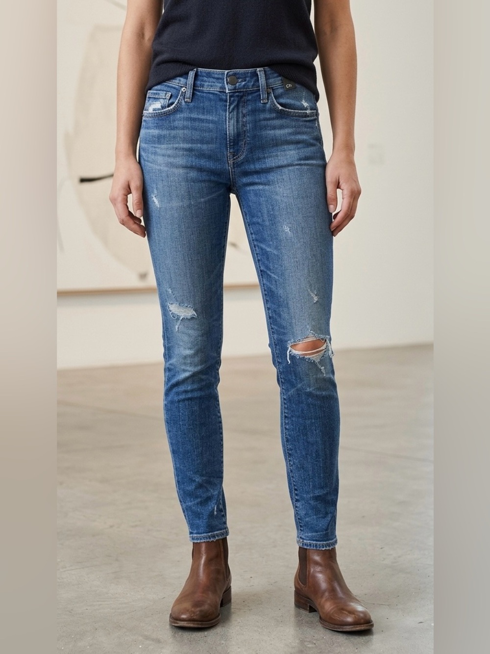 Citizens of Humanity Distressed Skinny Jeans in Medium Wash Blue size 27